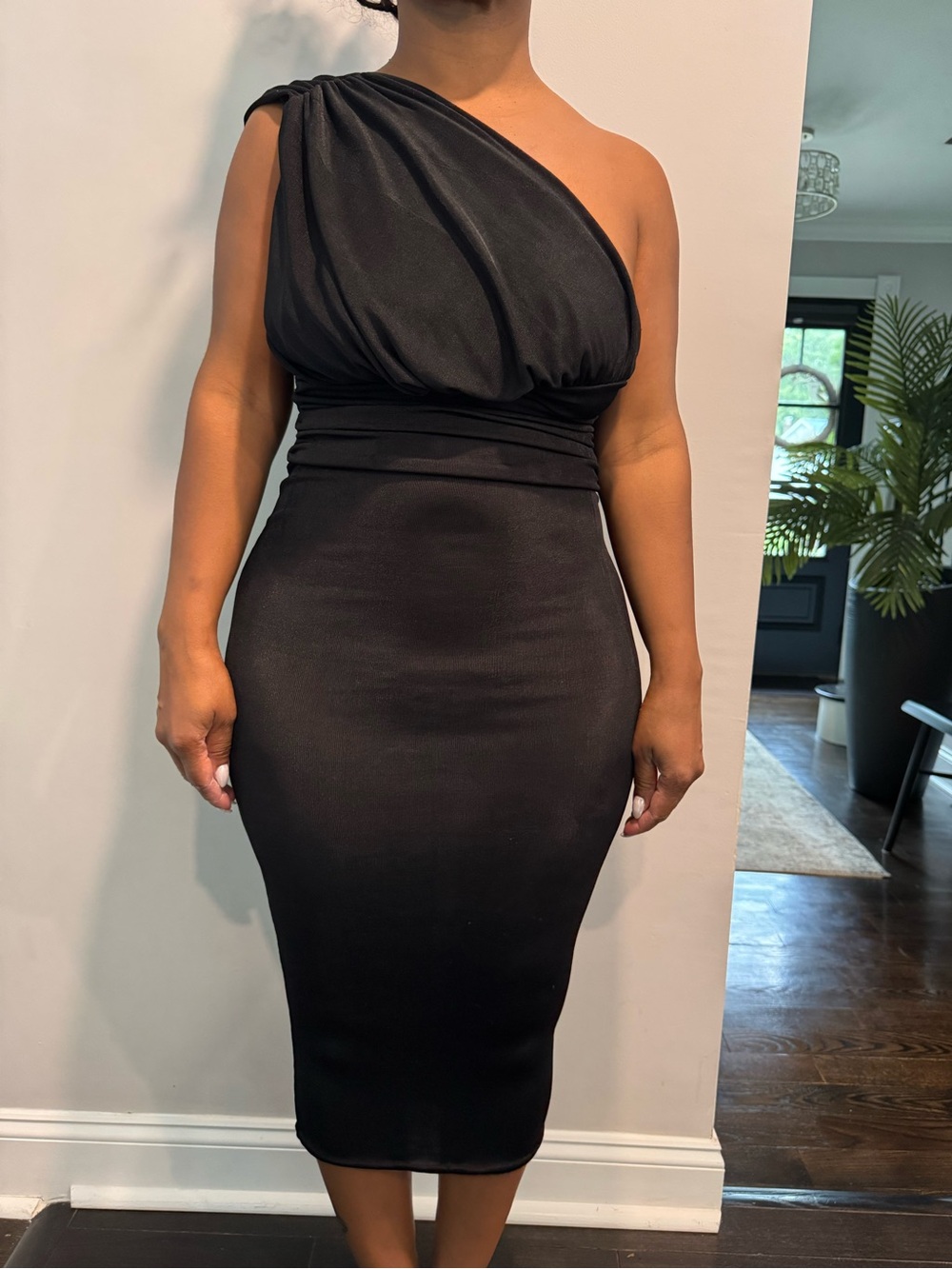 Boohoo One-Shoulder Black Sheath Dress - Elegant Eveningwear Size 4